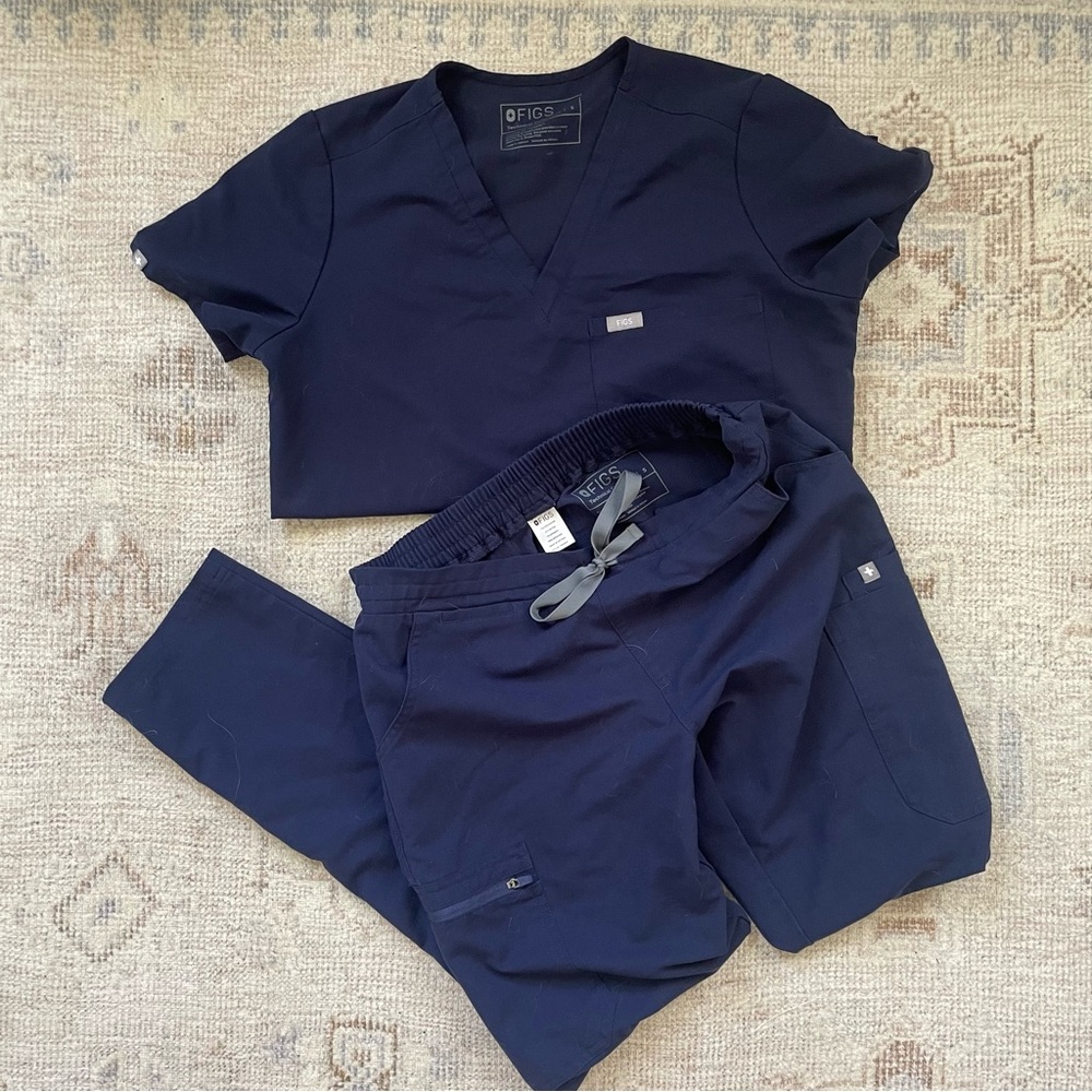 Figs navy scrub set